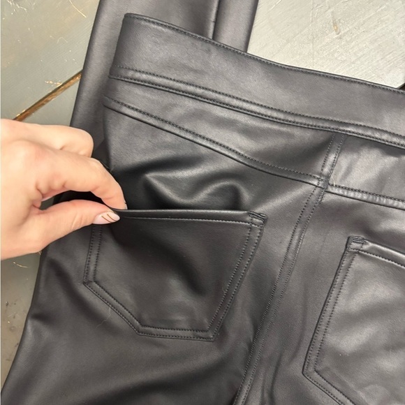 EXPRESS Faux Leather Pants Sz 4 - Picture 6 of 6